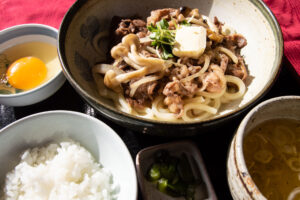 牛肉釜玉うどん
