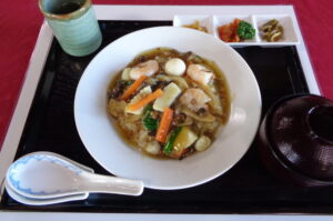 五目海鮮中華丼